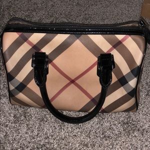 Burberry purse